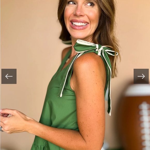 Green Sleeveless Dress - Picture 2 of 3